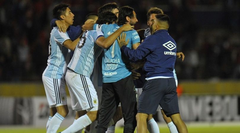 El viaje, las camisetas, la hazaña: los chistes de la hazaña tucumana en Ecuador