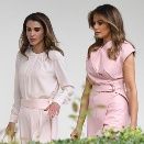 Duelo de moda en clave rosa. ¿Quién lució mejor: Rania de Jordania o Melania Trump?
